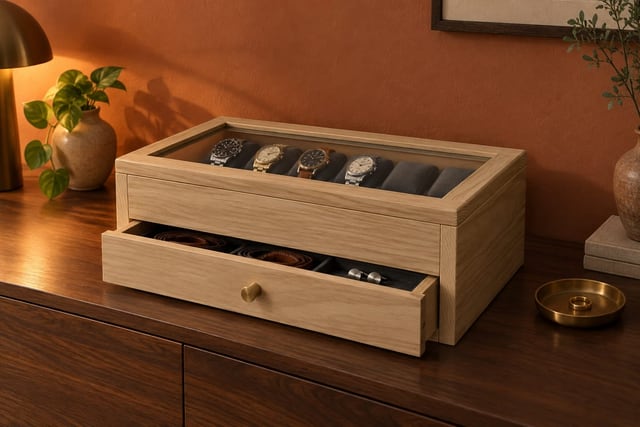 Oak watch box with a glass lid